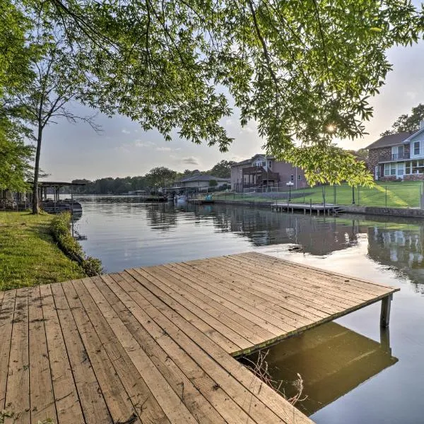 Lake Hamilton Home w/ Dock: 8 Mi to Hot Springs NP，位于温泉城的酒店