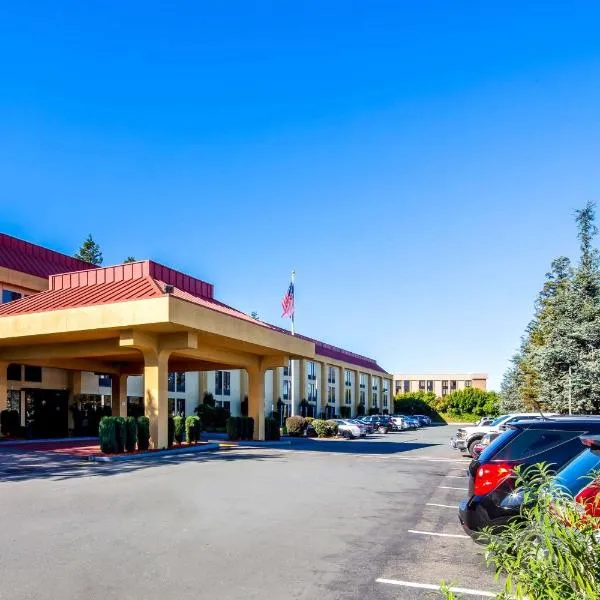 奥克兰机场体育馆拉金塔旅馆及套房，位于圣莱安德罗的酒店