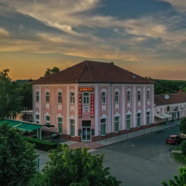Körös Panzió és Étterem，位于Mezőberény的酒店