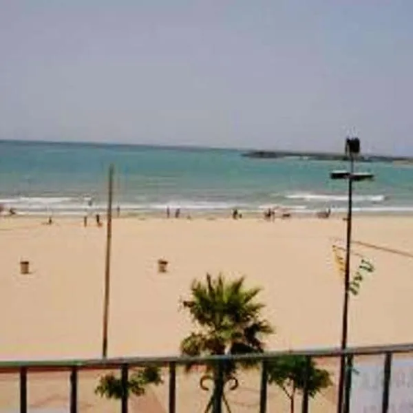 Spacious Apartment in Barbate Terrace with Sea View，位于巴尔巴特的酒店