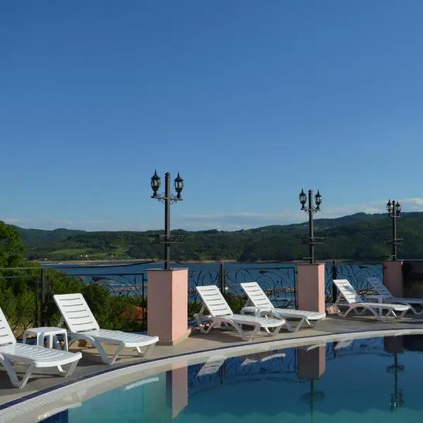 MOBI DICK Family Hotel，位于Yabulkovets的酒店