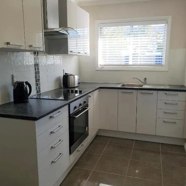 Rose Apartments Unit 1 Central Rotorua-Accommodation&Spa，位于罗托鲁瓦的酒店