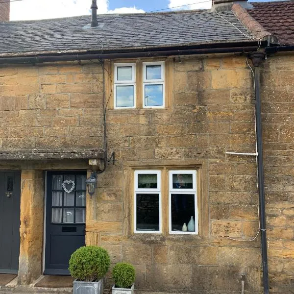 Cottage in the heart of Montacute，位于约维尔的酒店