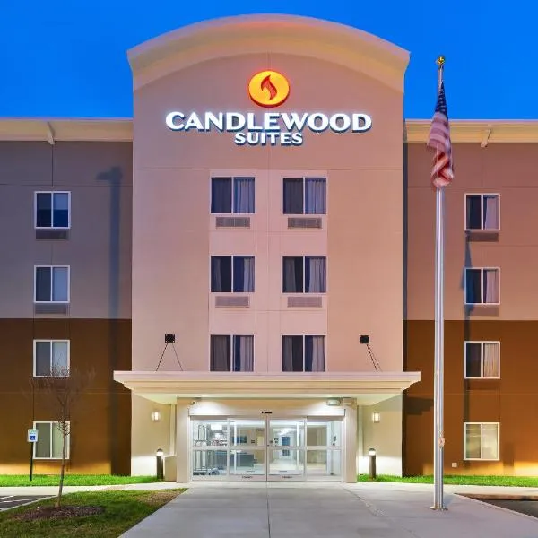 Candlewood Suites Louisville - NE Downtown Area, an IHG Hotel，位于Charlestown的酒店