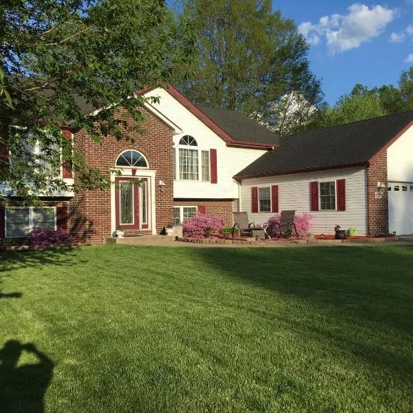Your Midwest Dunes Vacation Tri-State Paradise!，位于切斯特顿的酒店