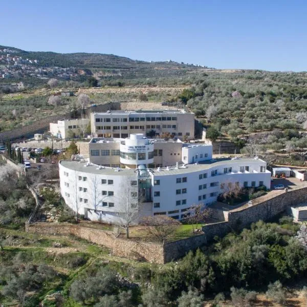 HI - Pkiin Hostel，位于Elqosh的酒店