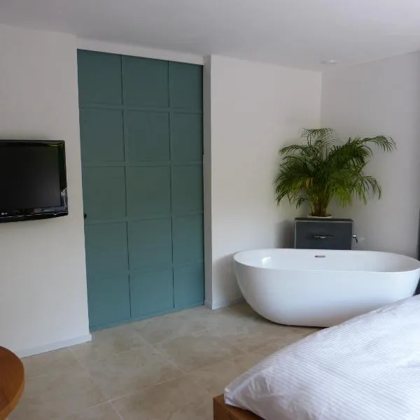 Huize Triangel - Wellness studio met sauna，位于Katlijk的酒店