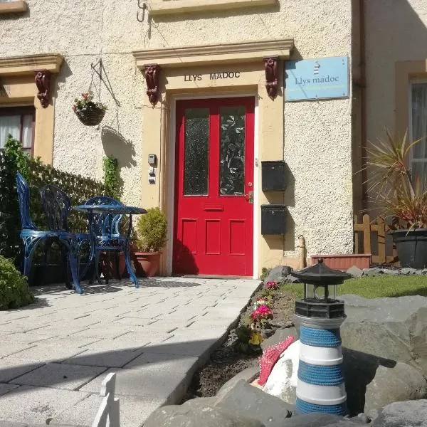 Llys Madoc, The Top Flat，位于Penmaen-mawr的酒店