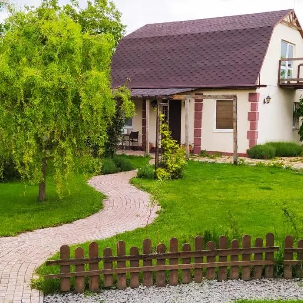 Villa del Grossa Будинок з каміном та чаном на дровах，位于Kuchakiv的酒店
