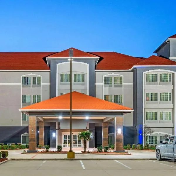 盖恩斯维尔拉昆塔酒店及套房，位于Whitesboro的酒店