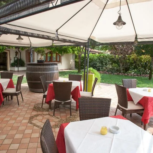 阿拉伯特酒店餐厅，位于Pramaggiore的酒店