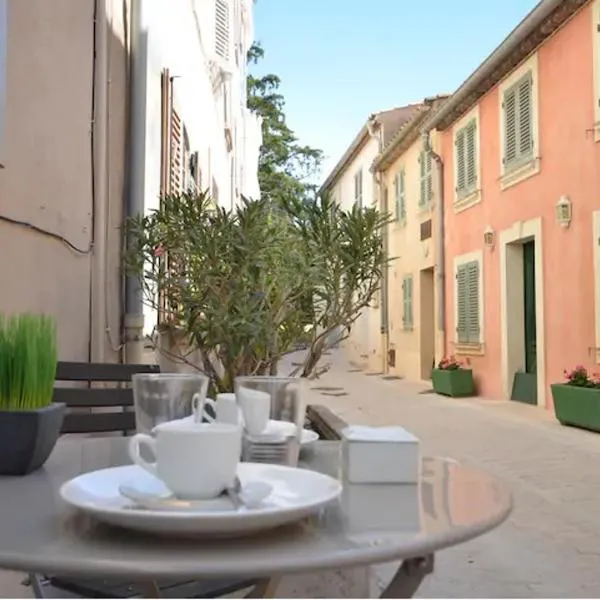 Studio centre ville Saint Tropez avec parking，位于加桑的酒店