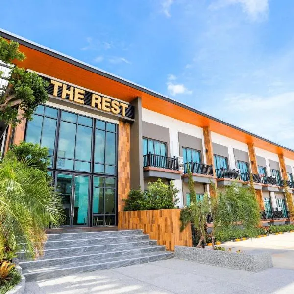 The Rest Hotel - ประจวบ，位于班武里府的酒店