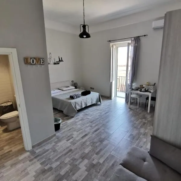 SCACCO MATTO Holiday House，位于塔兰托的酒店