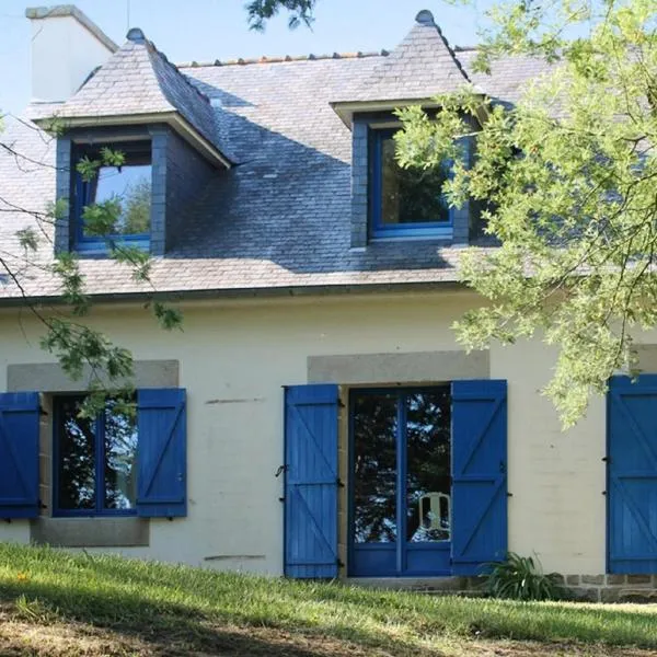 Maison de caractère à Plougrescant avec jardin et parking.，位于Plouguiel的酒店