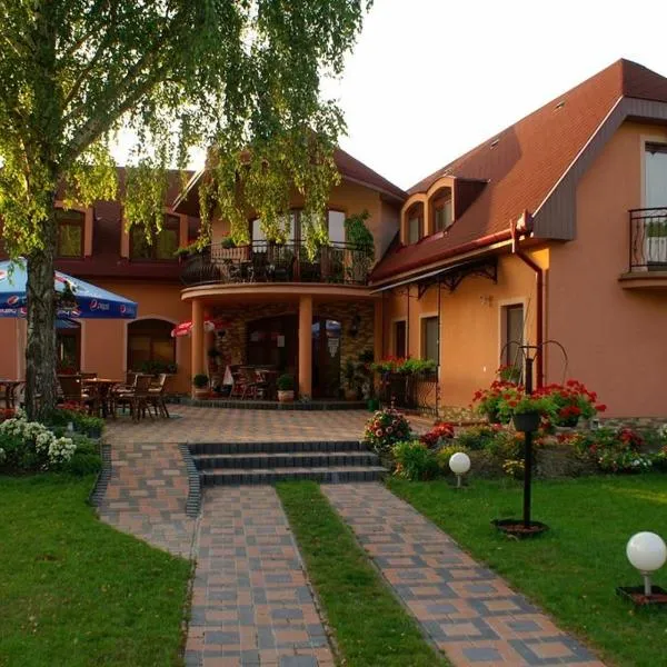 Alba Regia Pansion Egri，位于Topoľníky的酒店