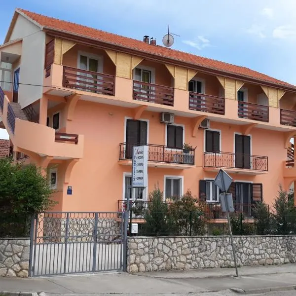 玛丽亚膳食公寓，位于Smoković的酒店
