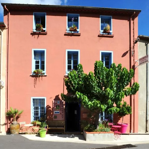 Chambres d'Hôtes et Gîtes- L'Abri sous Roche，位于Latour-de-France的酒店
