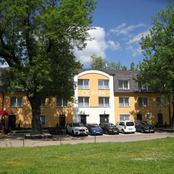 Hotel CK Park，位于Malčice的酒店