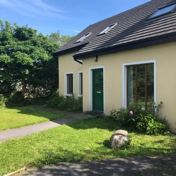 Letterfrack Farm Lodge house in Letterfrack village Connemara，位于Tully Cross的酒店