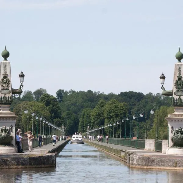 LES CHAMPS，位于Cernoy-en-Berry的酒店