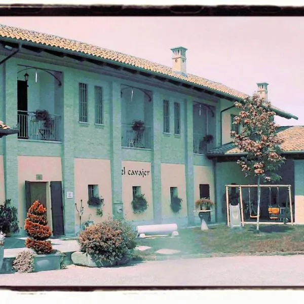 EL CAVAJER agriturismo-b&b，位于萨卢佐的酒店