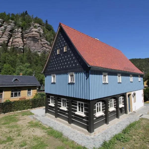 Oberlausitzer Ferienhaus Gebirgshäusl Oybin，位于Hainewalde的酒店