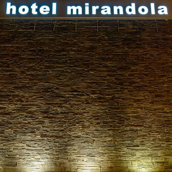 米兰多拉酒店，位于Medolla的酒店