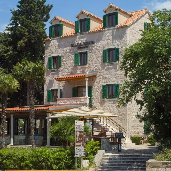 戴安娜别墅酒店 ，位于Kastel Luksic的酒店