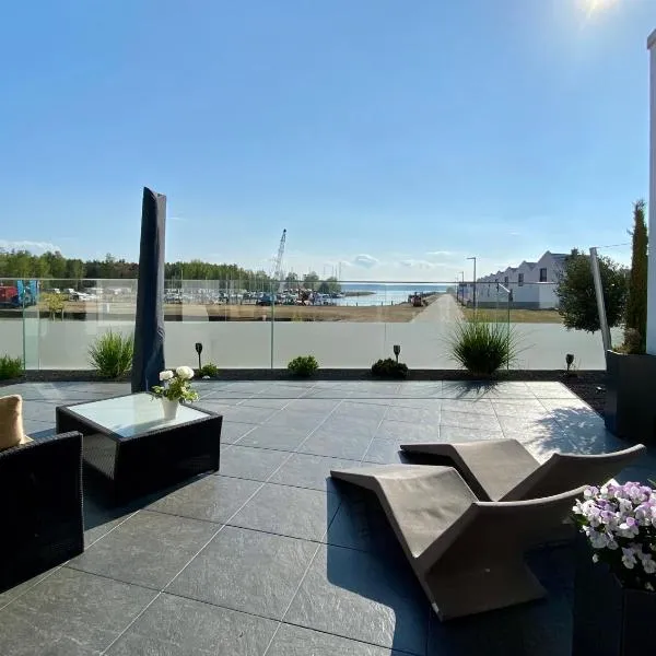 Exklusive Ferienwohnung mit Blick auf den Yachthafen，位于佩讷明德的酒店
