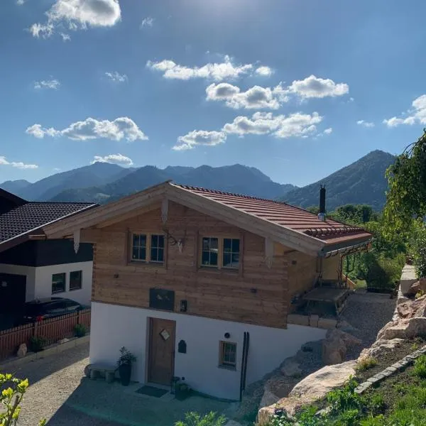 Chalet BERGSUCHT in Ruhpolding Bayern, Traumlage am sonnigen Südhang, kostenlose Parkplätze, schnelles WLAN, ruhige Sackgasse, NETFLIX inklusive，位于鲁波尔丁的酒店