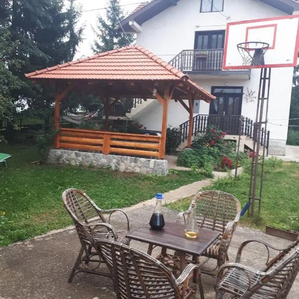 Zlatiborska seoska idila，位于Sirogojno的酒店