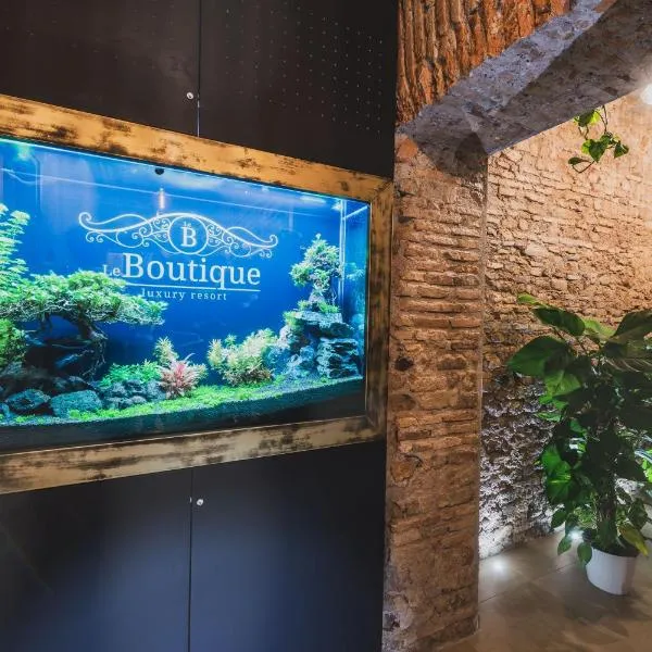 Le Boutique Luxury Rooms diffused in historical center，位于菲乌米奇诺的酒店