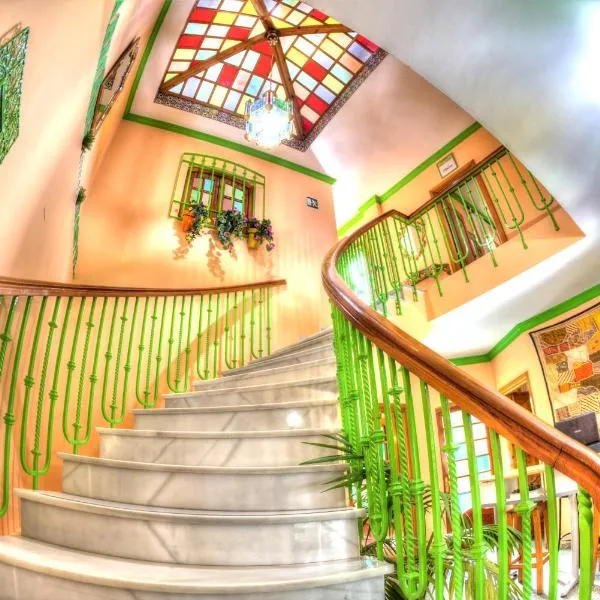 Charming Nerja Hostel，位于内尔哈的酒店