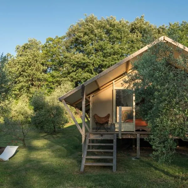 Glamping in Toscana, luxury tents in agriturismo biologico，位于拉特拉的酒店