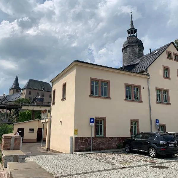 Ferienwohnung am Schloss Rochlitz，位于Lunzenau的酒店