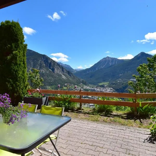 CHALET SERRE CHEVALIER AVEC VUE EXCEPTIONNELLE，位于皮圣皮埃尔的酒店