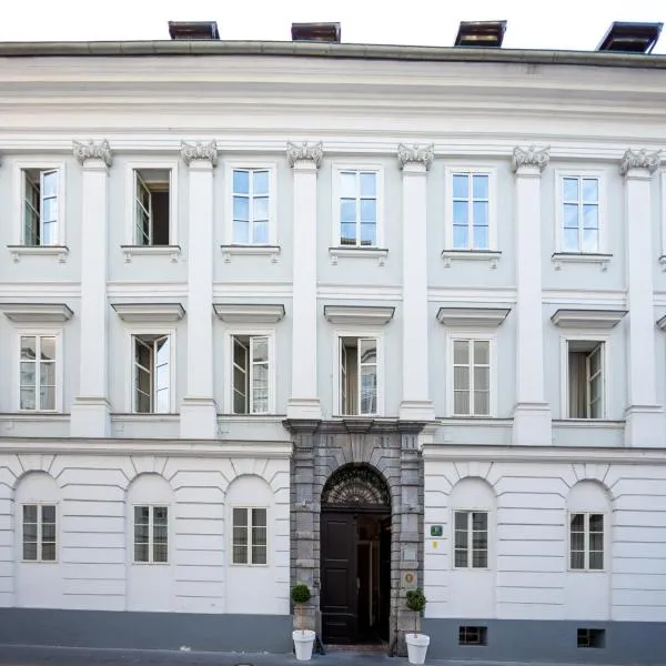 Antiq Palace - Historic Hotels of Europe，位于Vič的酒店