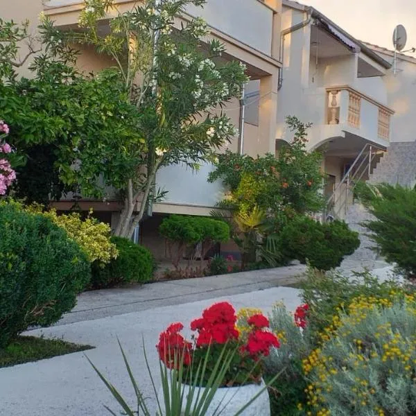 Apartments Golić，位于比奥格勒·纳·莫鲁的酒店