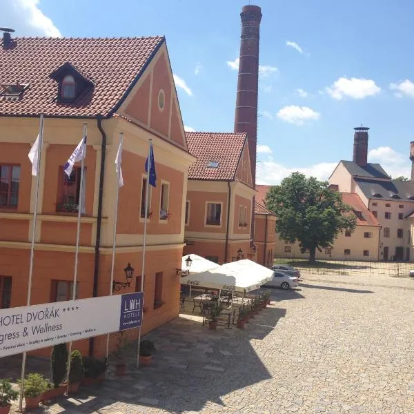德沃夏克塔博尔LH会议及康体酒店，位于Sezimovo Ústí的酒店