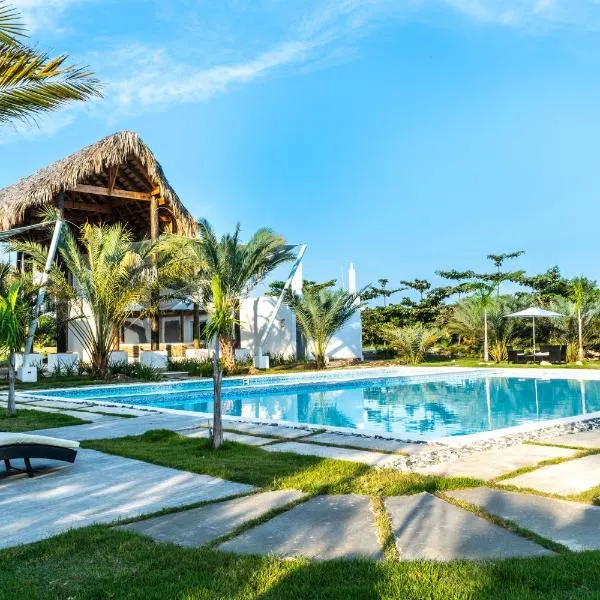 Coconut Paradise Beach Hotel，位于Pajarito的酒店