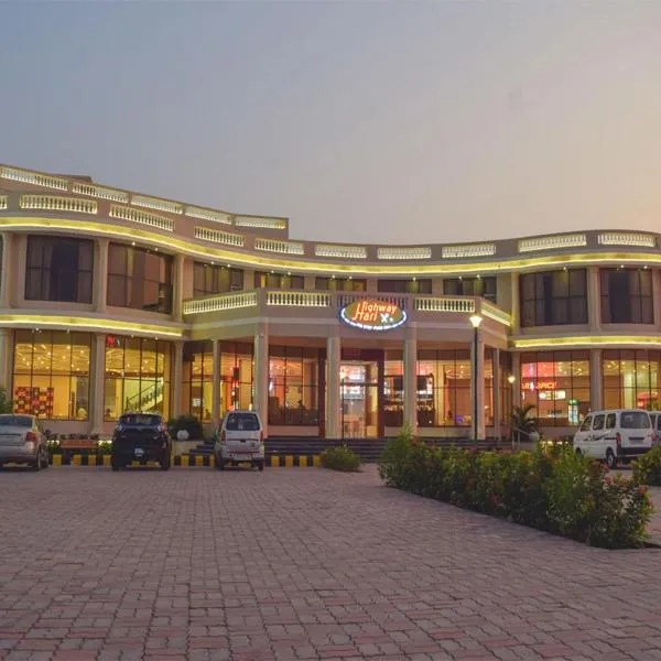 Hotel Highway Hari，位于Khāvadi Mota的酒店