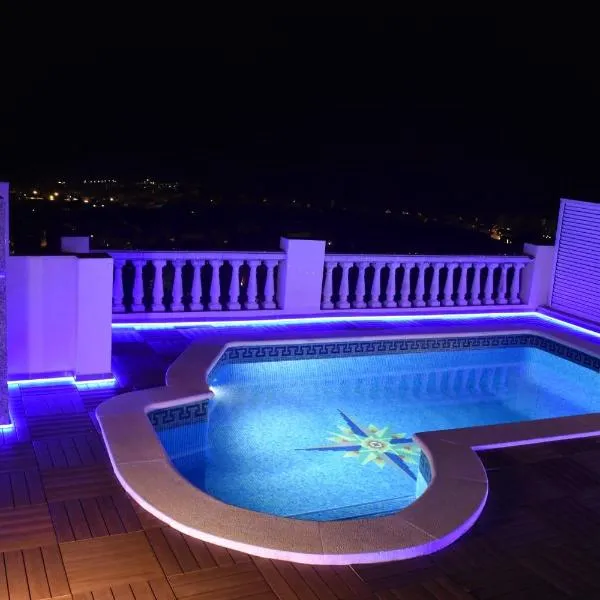 BEACH HOUSE. CASA CON PISCINA PRIVADA，位于卡拉费尔的酒店