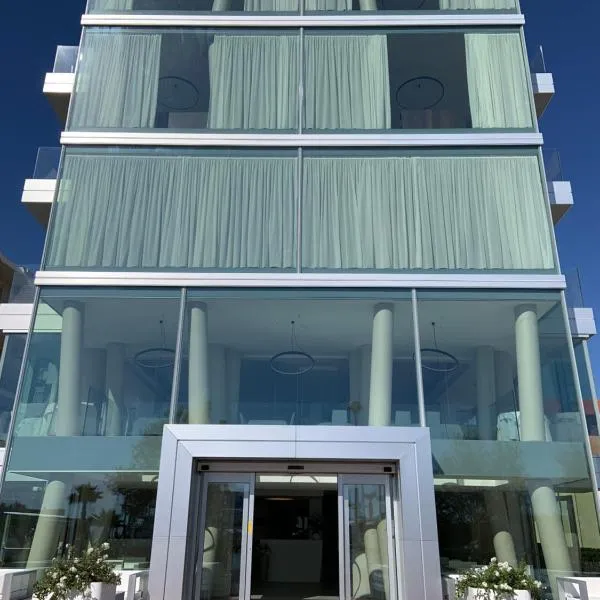 Hotel Commodore，位于切尔维亚的酒店