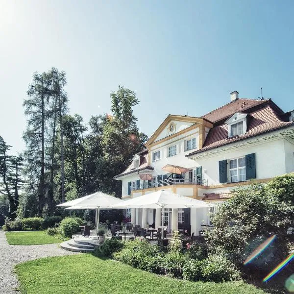 奥贝姆巴赫城堡拜尔酒店，位于图青的酒店
