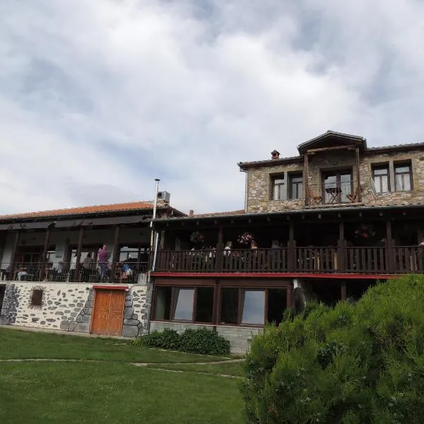 Prespes Lake View Family Apartment，位于Agios Achillios的酒店