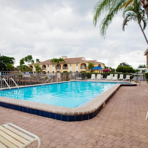 OYO Waterfront Hotel- Cape Coral Fort Myers, FL，位于珊瑚角的酒店