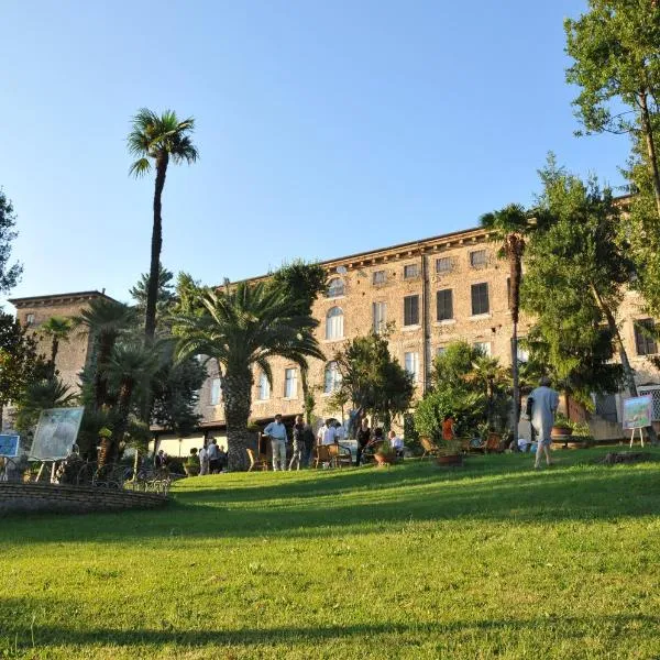 达皮诺伊尔骑士酒店，位于Colle Mastroianni的酒店