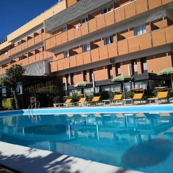 Park Hotel，位于Torre Pedrera的酒店