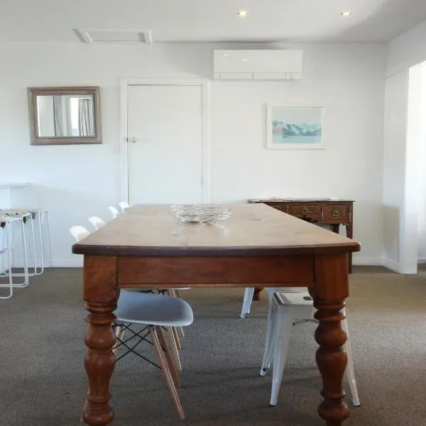 1 - Delightfully fresh, private home close to town，位于瓦纳卡的酒店